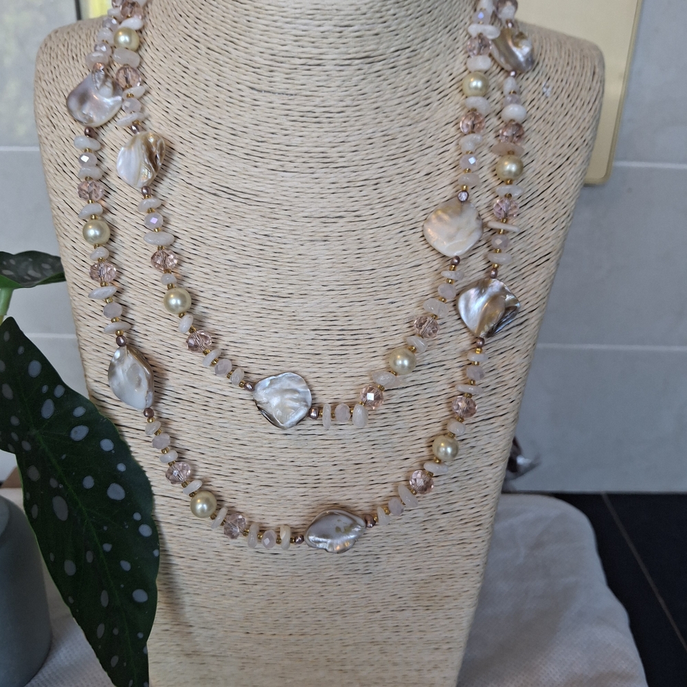 Lustrous Pearl and Crystal Necklace